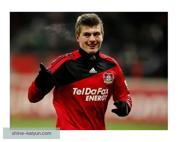 克罗斯中场价值